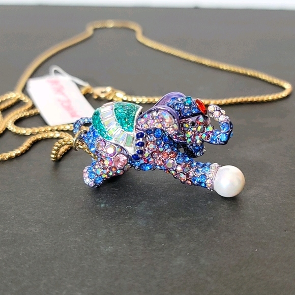 Betsey Johnson Elephant Pendant Long Necklace Blue - Picture 2 of 9